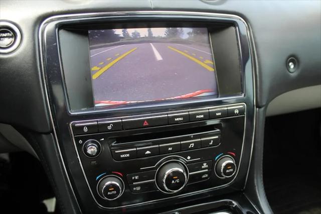 2013 Jaguar XJ Standard