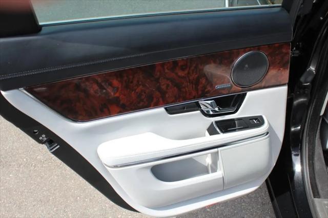 2013 Jaguar XJ Standard