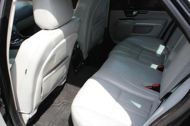 2013 Jaguar XJ Standard