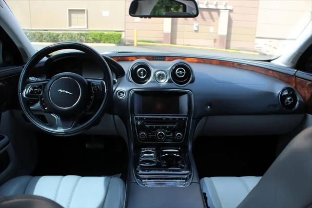 2013 Jaguar XJ Standard