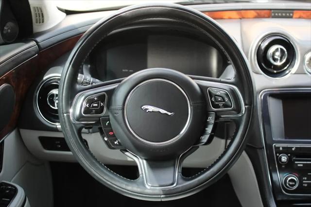 2013 Jaguar XJ Standard