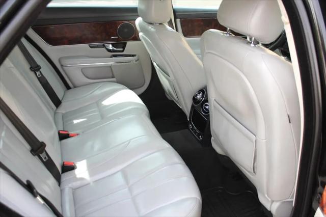 2013 Jaguar XJ Standard