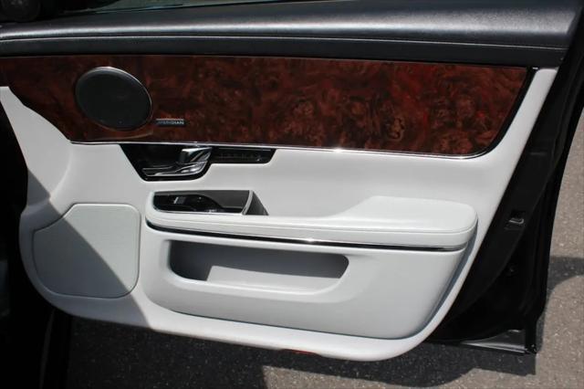 2013 Jaguar XJ Standard