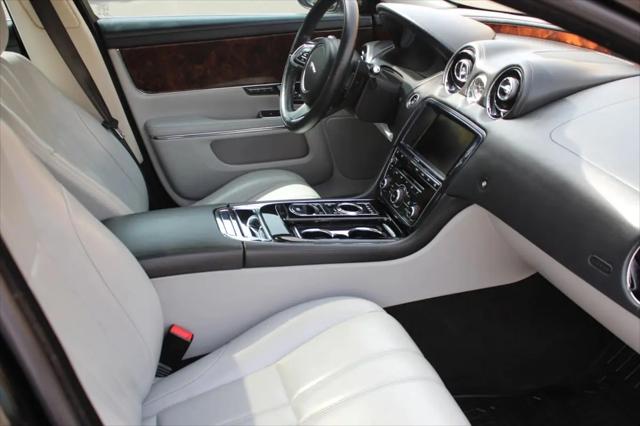2013 Jaguar XJ Standard