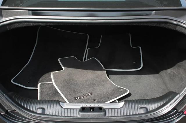 2013 Jaguar XJ Standard