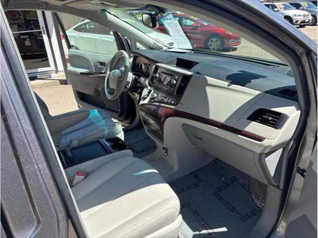 2011 Toyota Sienna XLE V6