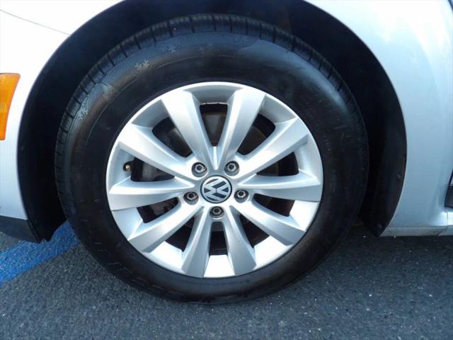 2013 Volkswagen Beetle 2.5L Entry