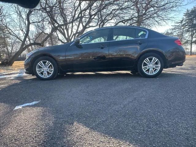 2015 INFINITI Q40 Base
