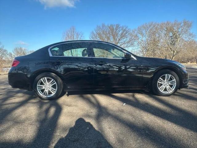 2015 INFINITI Q40 Base