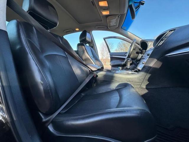 2015 INFINITI Q40 Base