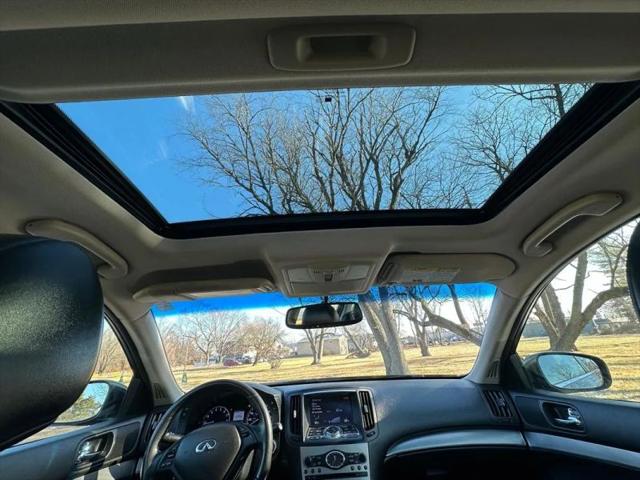 2015 INFINITI Q40 Base