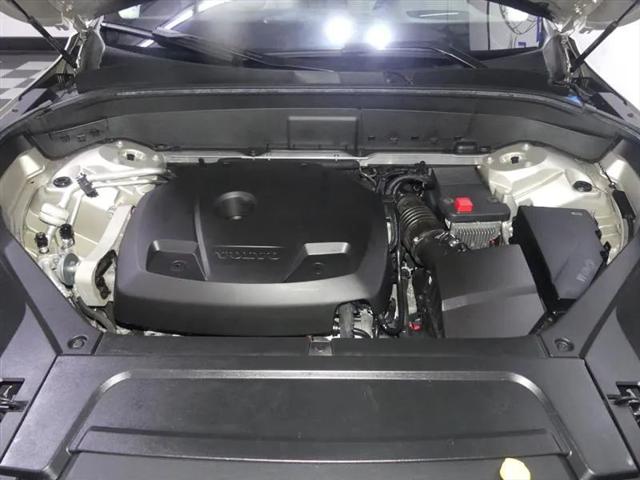 2017 Volvo XC90 T6 Momentum