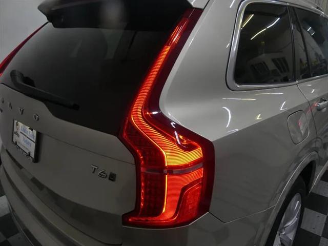 2017 Volvo XC90 T6 Momentum