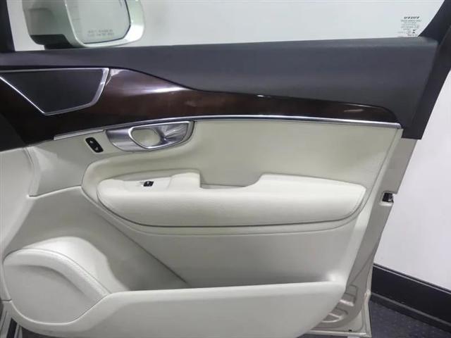2017 Volvo XC90 T6 Momentum