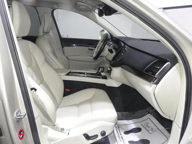 2017 Volvo XC90 T6 Momentum
