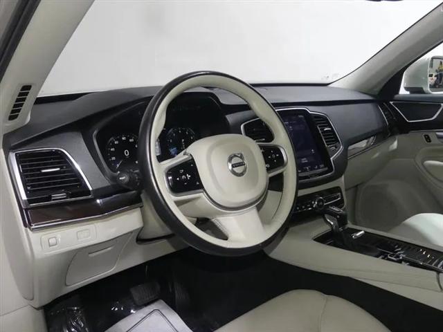 2017 Volvo XC90 T6 Momentum
