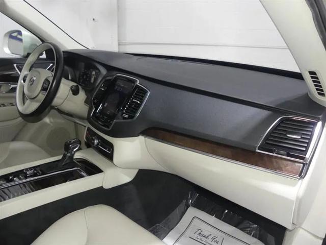 2017 Volvo XC90 T6 Momentum
