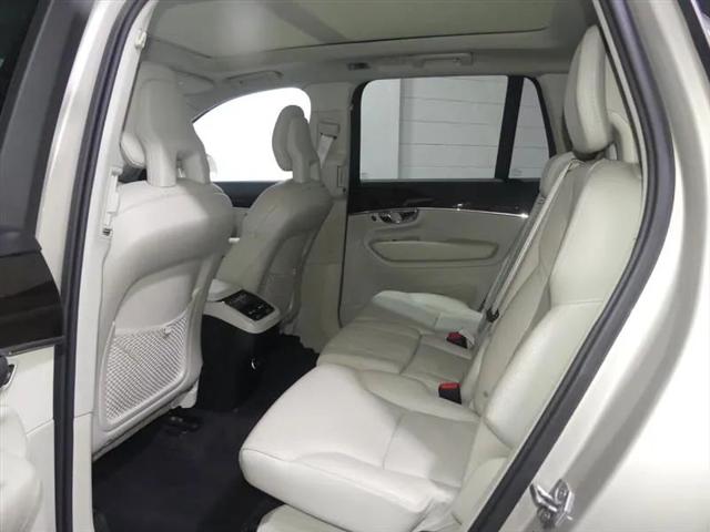 2017 Volvo XC90 T6 Momentum