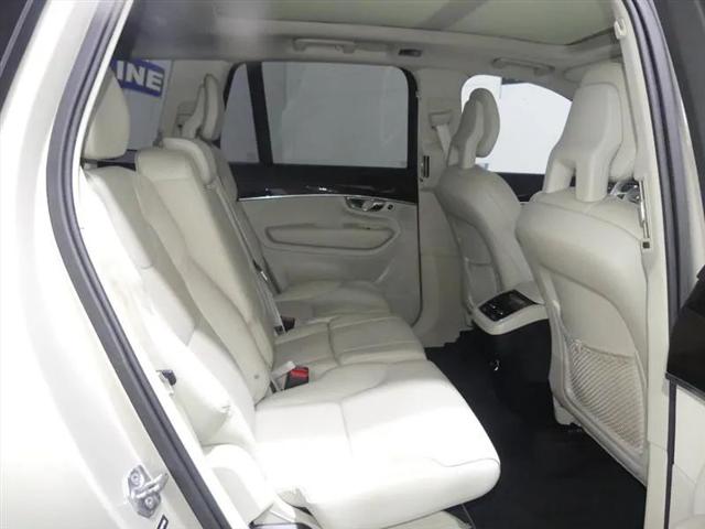 2017 Volvo XC90 T6 Momentum