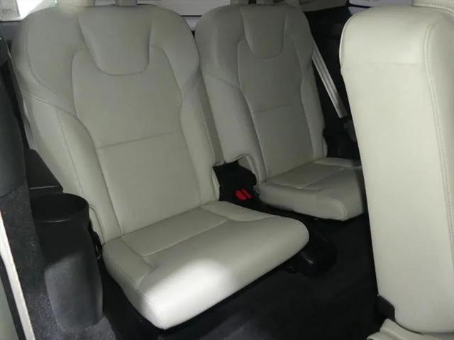 2017 Volvo XC90 T6 Momentum