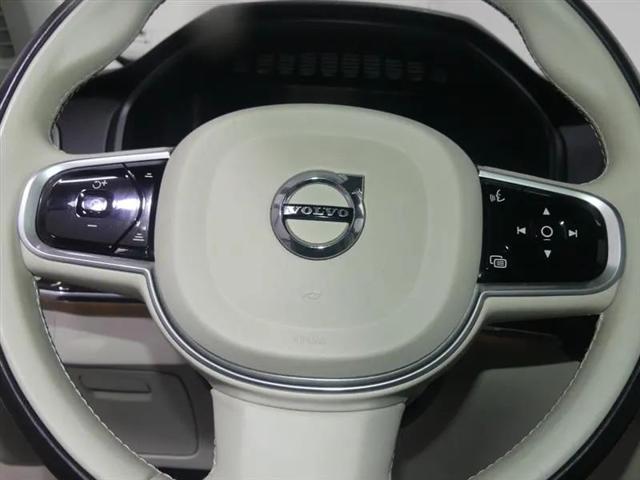 2017 Volvo XC90 T6 Momentum