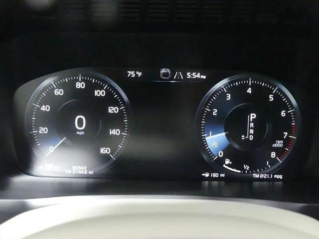2017 Volvo XC90 T6 Momentum