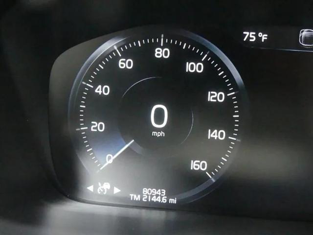 2017 Volvo XC90 T6 Momentum