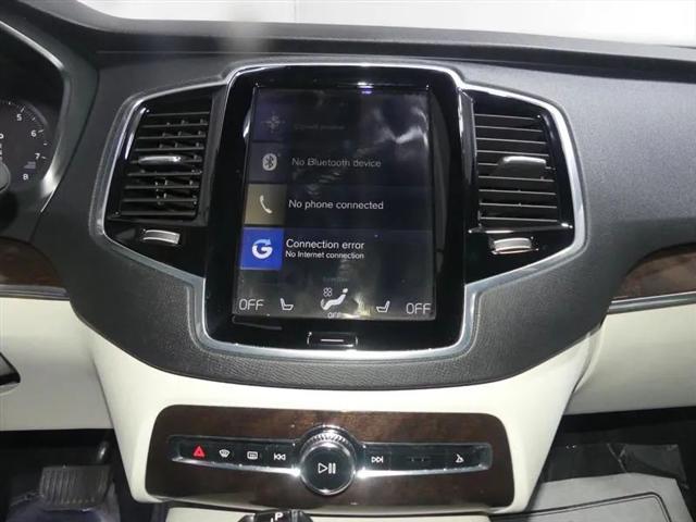 2017 Volvo XC90 T6 Momentum