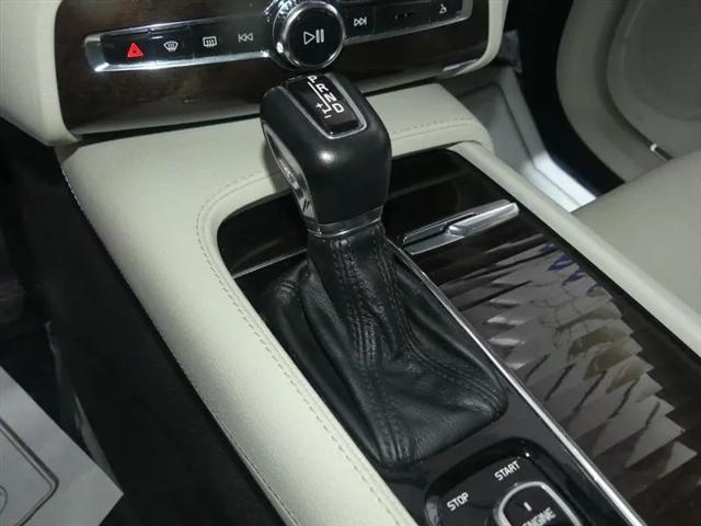 2017 Volvo XC90 T6 Momentum
