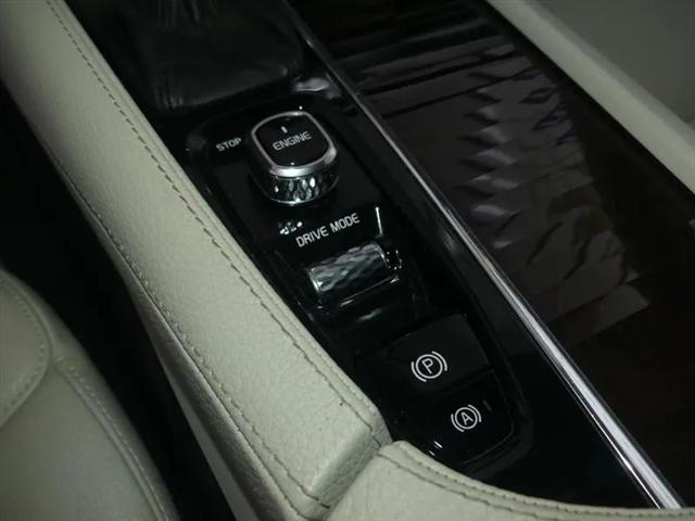 2017 Volvo XC90 T6 Momentum