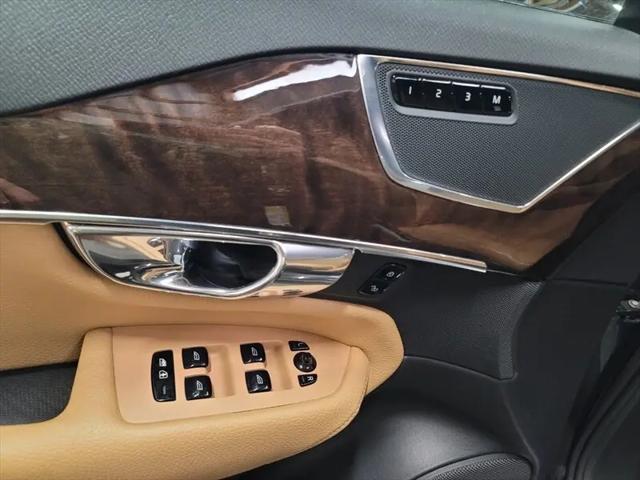 2016 Volvo XC90 T6 Momentum