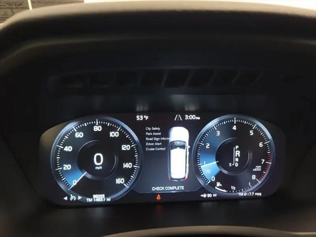 2016 Volvo XC90 T6 Momentum