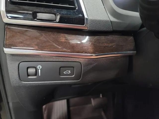 2016 Volvo XC90 T6 Momentum