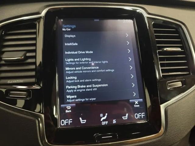 2016 Volvo XC90 T6 Momentum