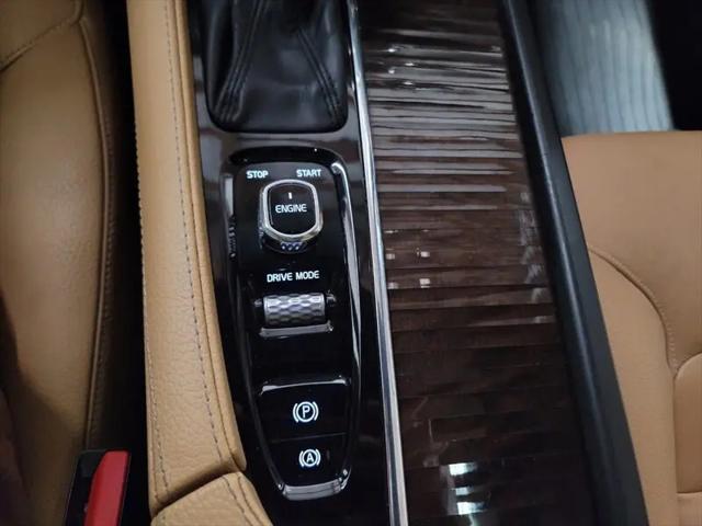 2016 Volvo XC90 T6 Momentum