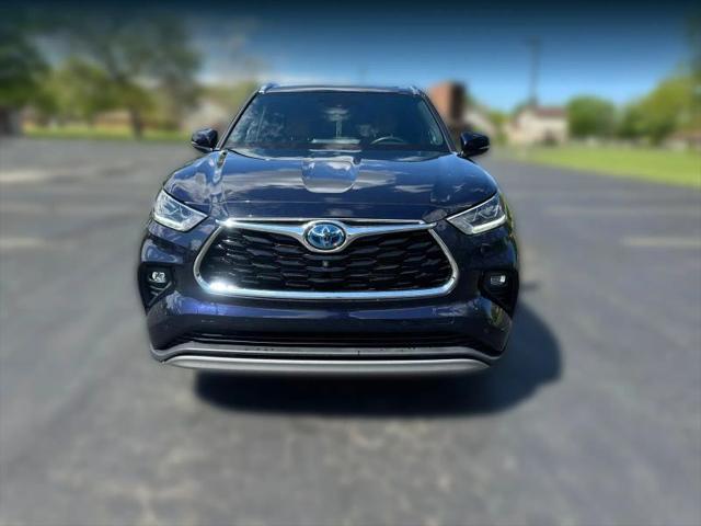 2021 Toyota Highlander Hybrid Platinum