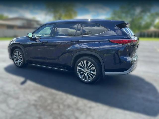 2021 Toyota Highlander Hybrid Platinum