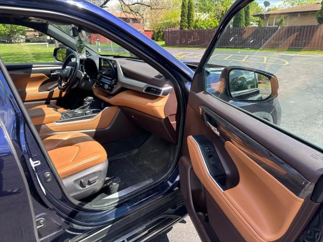 2021 Toyota Highlander Hybrid Platinum
