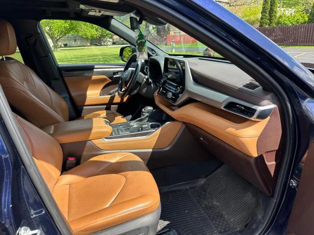 2021 Toyota Highlander Hybrid Platinum