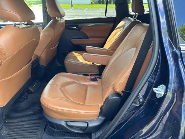 2021 Toyota Highlander Hybrid Platinum