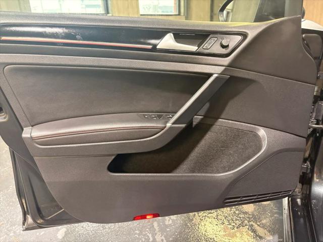 2015 Volkswagen Golf GTI 2.0T SE 4-Door