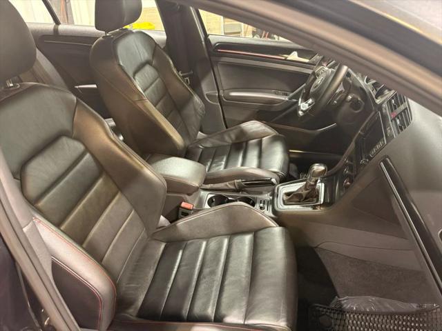 2015 Volkswagen Golf GTI 2.0T SE 4-Door