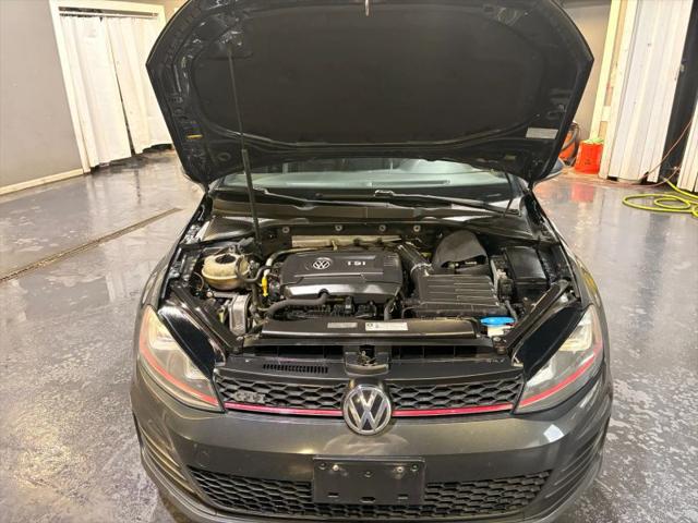 2015 Volkswagen Golf GTI 2.0T SE 4-Door