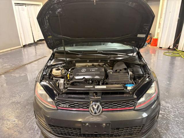 2015 Volkswagen Golf GTI 2.0T SE 4-Door