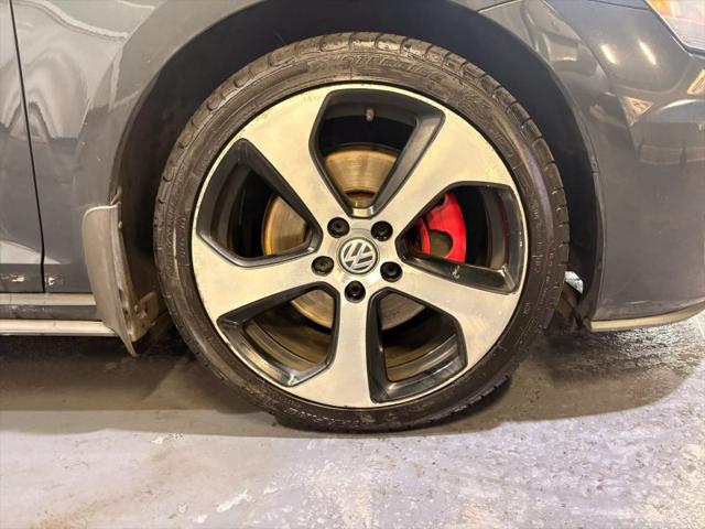2015 Volkswagen Golf GTI 2.0T SE 4-Door