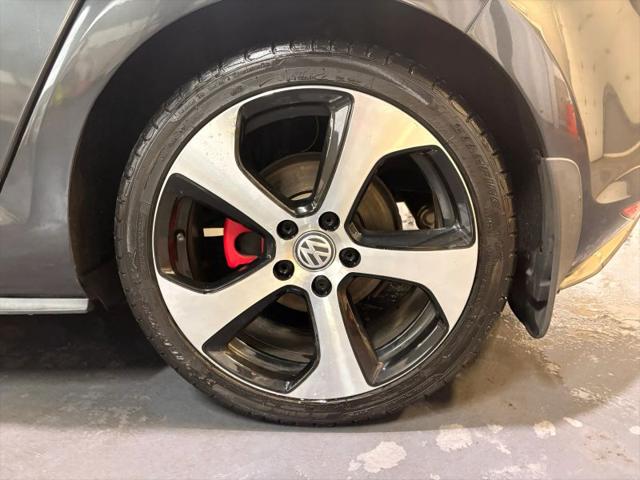 2015 Volkswagen Golf GTI 2.0T SE 4-Door