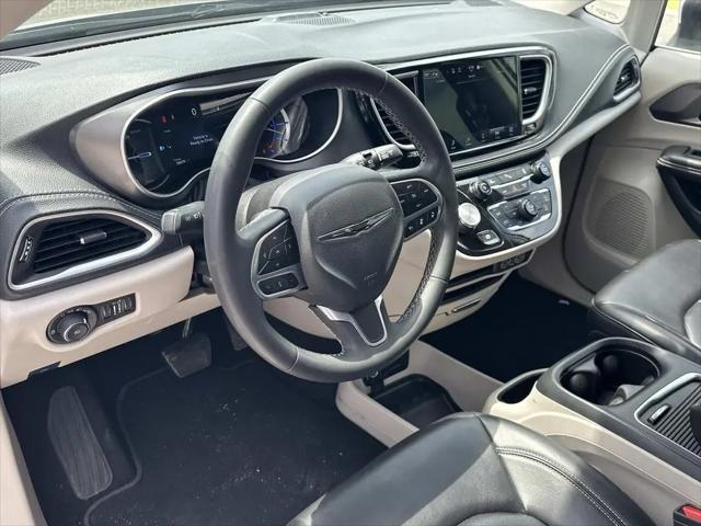 2023 Chrysler Pacifica Hybrid Touring L