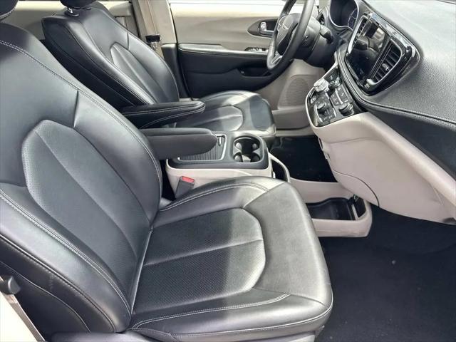 2023 Chrysler Pacifica Hybrid Touring L