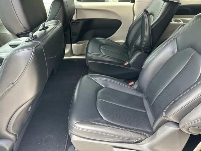 2023 Chrysler Pacifica Hybrid Touring L