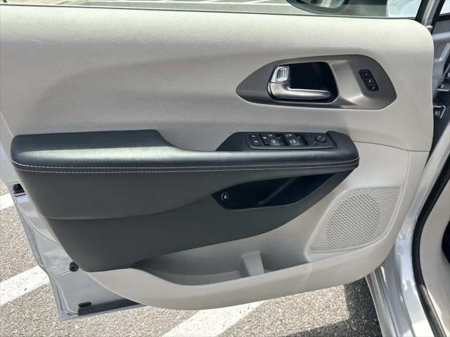 2023 Chrysler Pacifica Hybrid Touring L